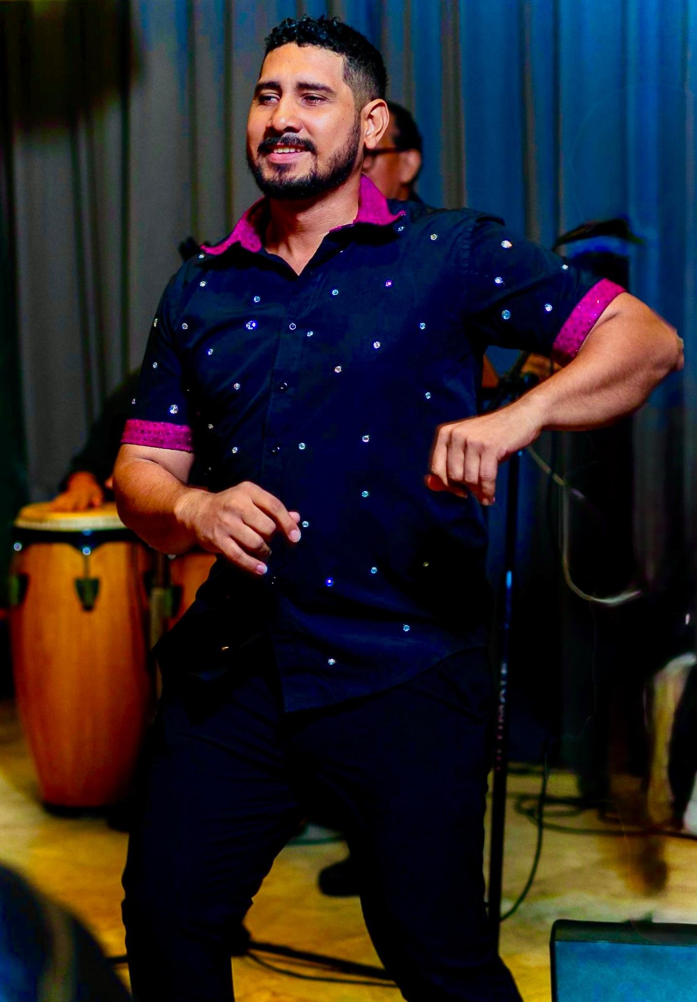 Edisin profesor de salsa en Chiriquí